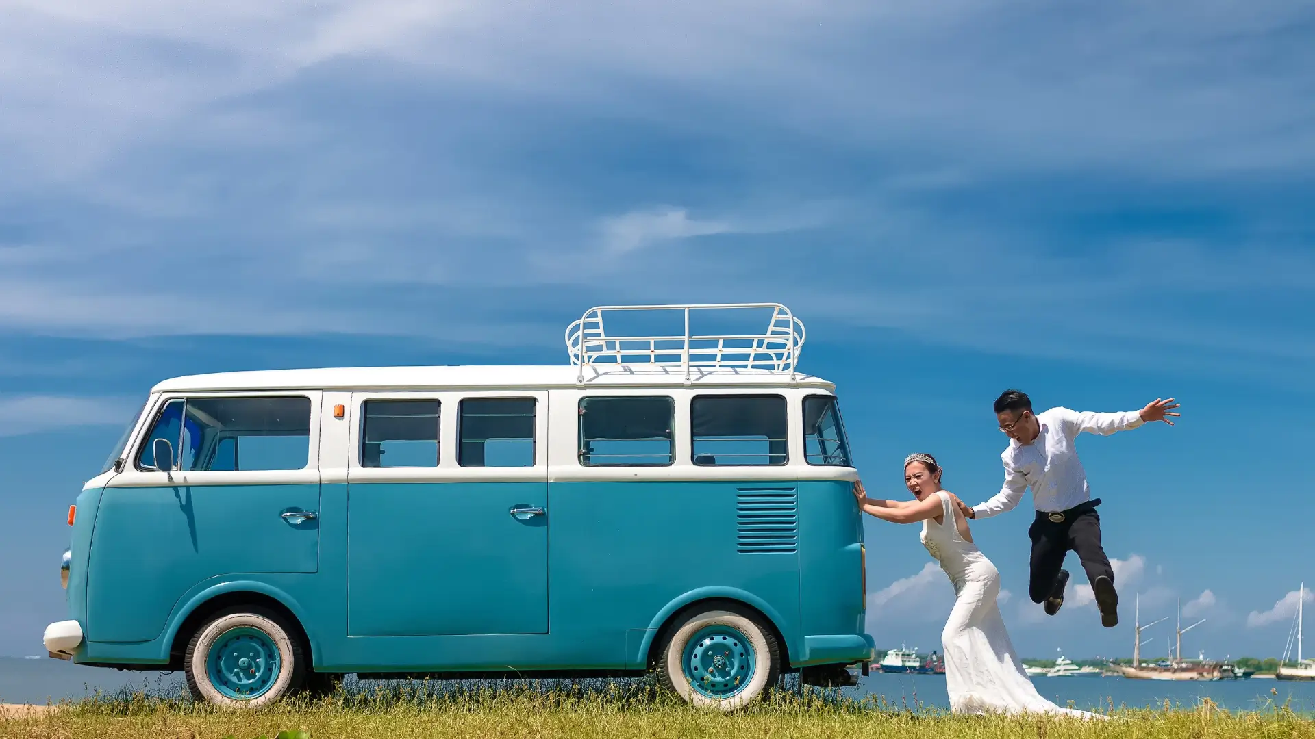 wedding couple blue van