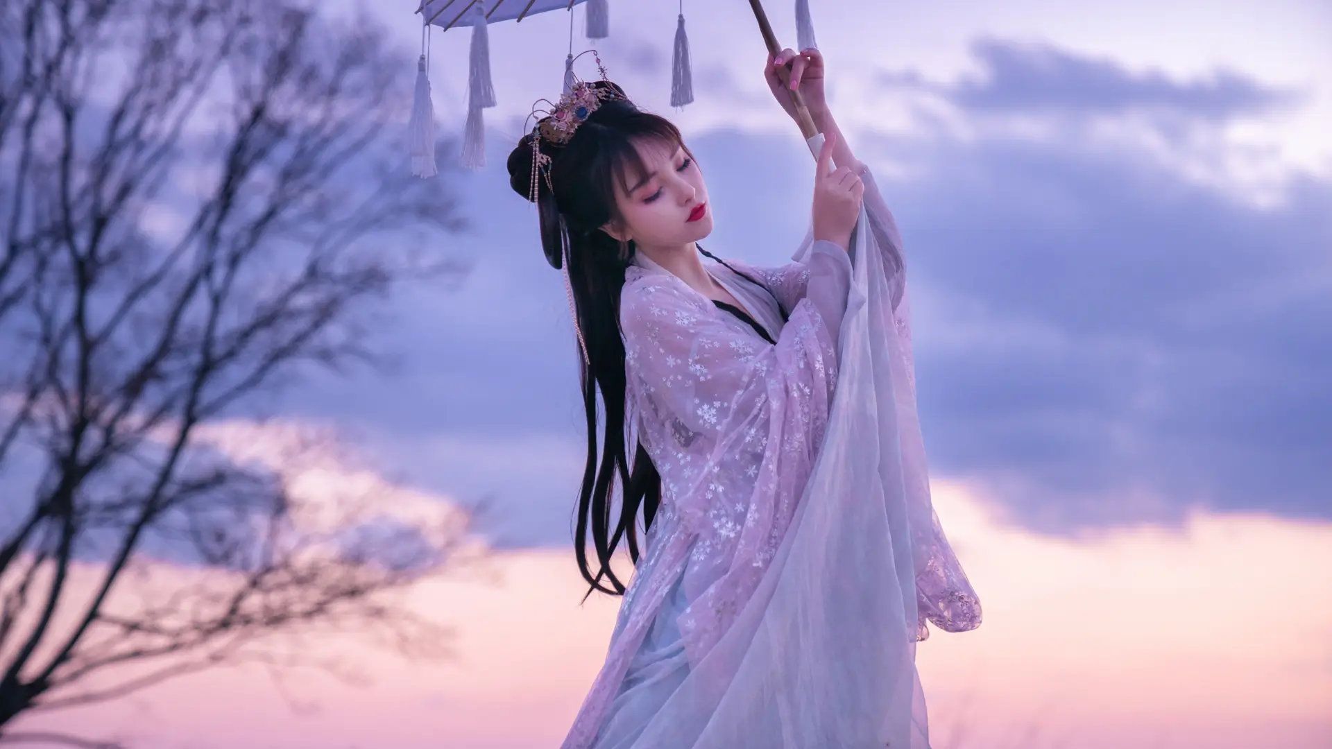 girl holding purple wagasa